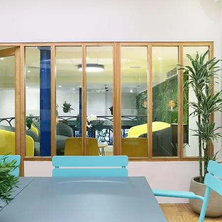Hostel The Playce - *