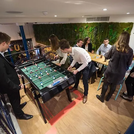 The Playce - Hostel