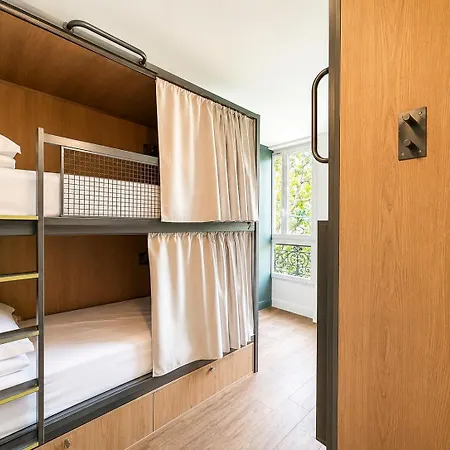 Hostal The Playce - *