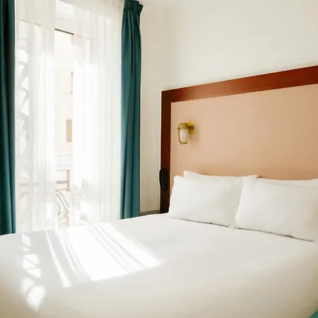 Glint Paris Hostel *