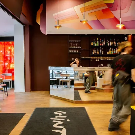 Hostel Glint Paris *