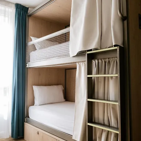Glint Hostel Paris