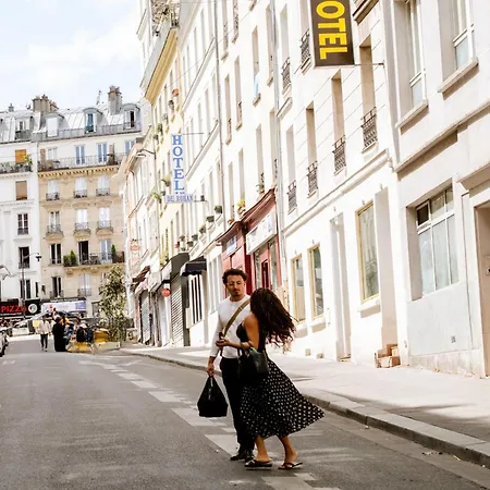 Glint Paris Hostel *