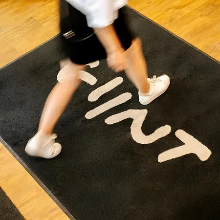 Hostal The Playce - *
